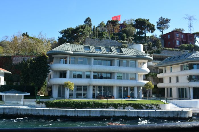 A great amphitheater and a palacecitadel