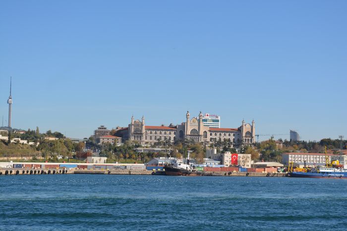 Across the mouth of the Mare Adriaticum